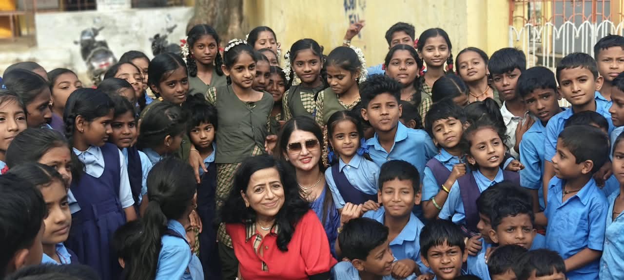 Smt. Revathi Kamath and Smt. Anitha Dasappa with students of the Lakshmeshwar school